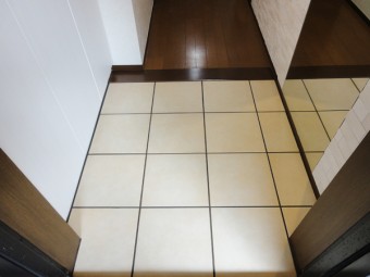 自然素材でエントランスを演出しながら生活臭にも効果大 自然素材でエントランスを演出しながら生活臭にも効果大